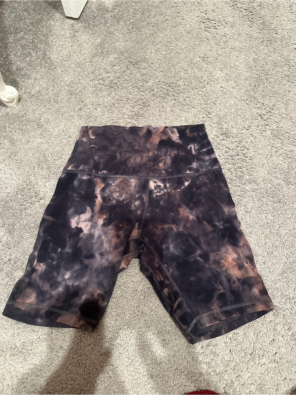 lululemon High-Waist Tie-Dye Workout Shorts - Black and Brown